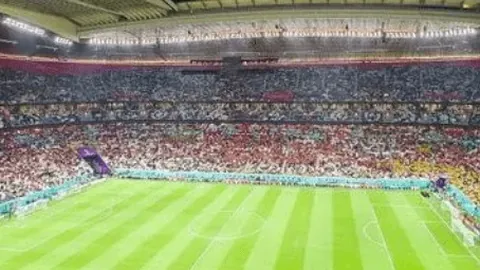 “皇家马德里2-1逆转巴塞隆那，西甲第10轮阿拉巴远射破门阿圭罗替补进球”